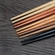 thumbnail image 4 of Juego de 5 pares de palillos chinos reutilizables de madera natural estilo japonés con estuche (palillos retorcidos)., 4 of 6