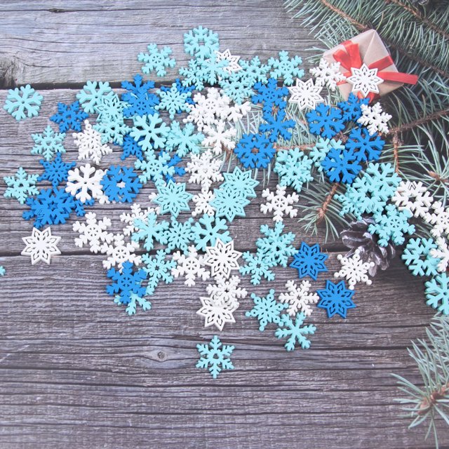 Manualidades de madera Campanas de madera con forma de copo de nieve en rojo, blanco y verde, campanillas de madera navideñas, decoraciones creativas para el hogar