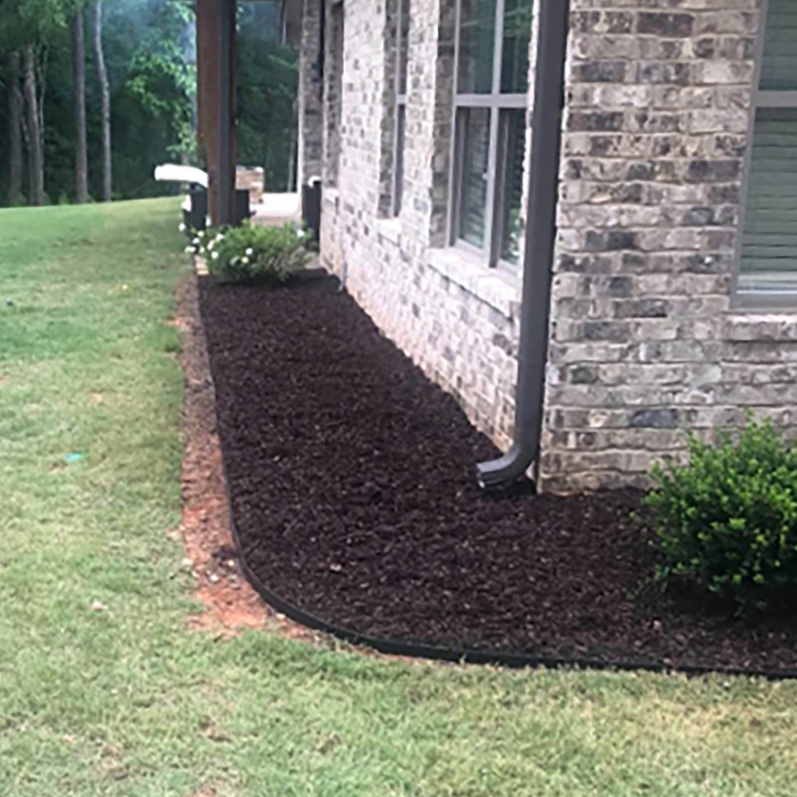 Landscape Edging, 33FT Flexible Plastic Garden Border Edging with Stakes, No Dig Lawn Edging Roll,Fence for Flower Beds,Yard,Pathway, Paver Borders,Easy Tool-Free Installation,Durable Outdoor Design