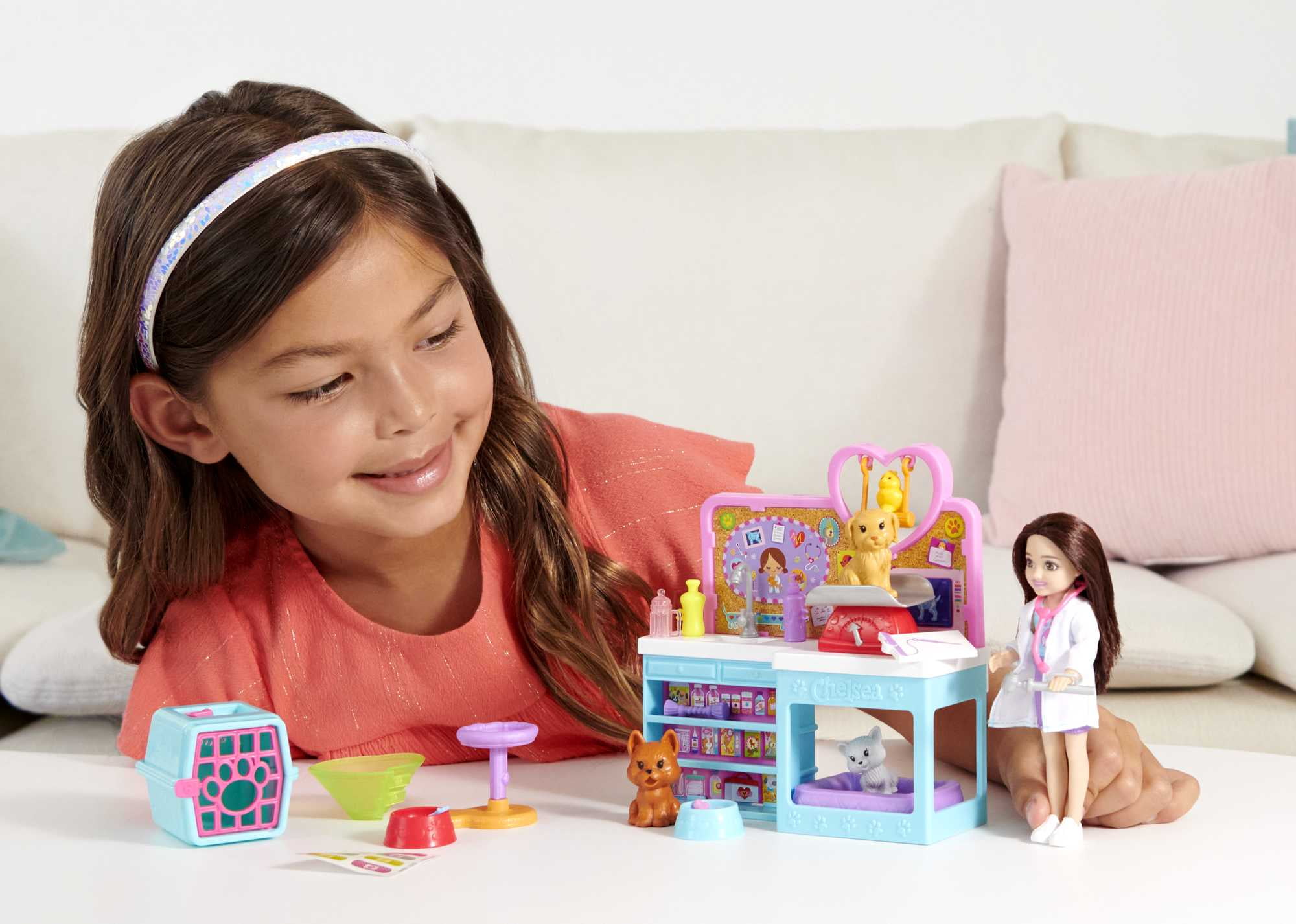 Barbie Doll Chelsea Pet Vet Playset with Brunette Doll, 2 Puppies, 1 Kitty, 1 Bird and 18 Pieces
