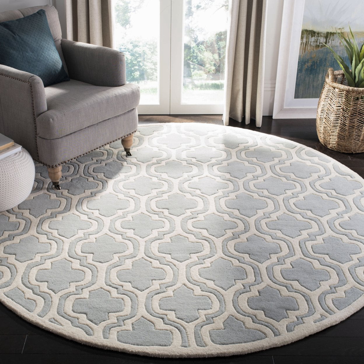 SAFAVIEH Chatham Henry Geometric Quatrefoil Wool Area Rug, Grey/Ivory, 4' x 4' Round