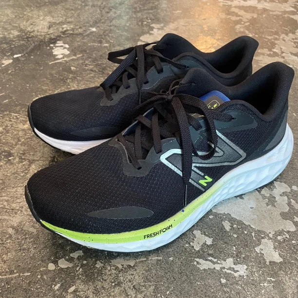 New Balance Men's Shoes Sz 9.5 Fresh Foam Arishi v4 Running Outdoors Black Blue