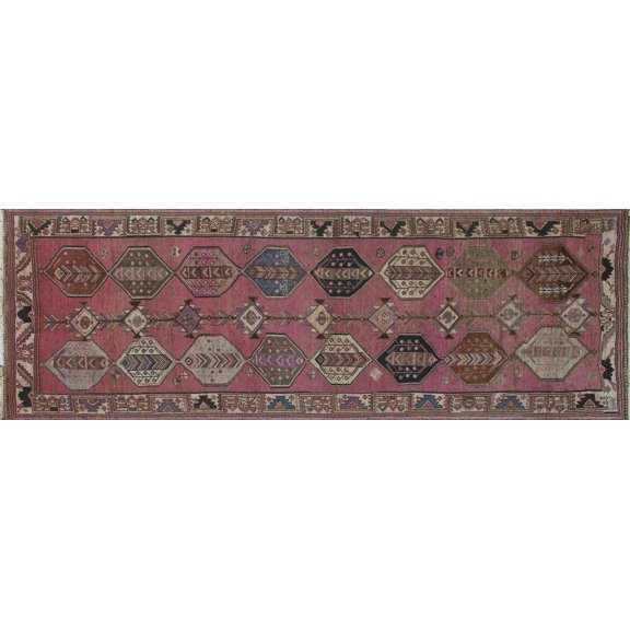 Sherazi Elise Magenta/Ivory Runner, 4'4" x 13'1"