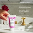 thumbnail image 3 of Champú y acondicionador de coco Alaffia EveryDay - Limpieza de cabello normal a seco con jengibre y aceite de coco Comercio justo 32 onzas líquidas, 3 of 5