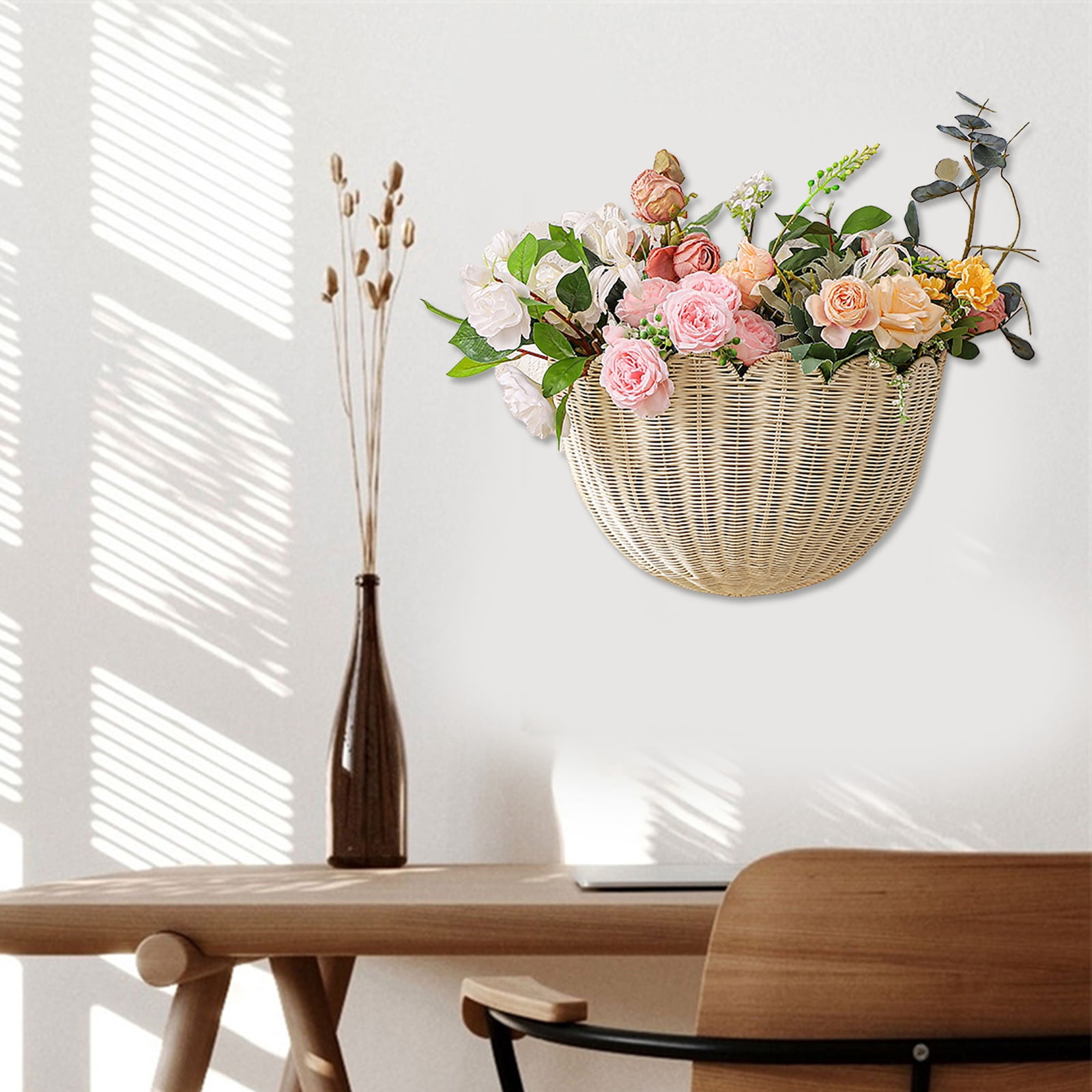 Scalloped Wall Basket,Hanging Hand Woven Wicker Wall Basket with Metal Frame & Hook, Scalloped Rattan Wall Storage & Decor for Home decoration