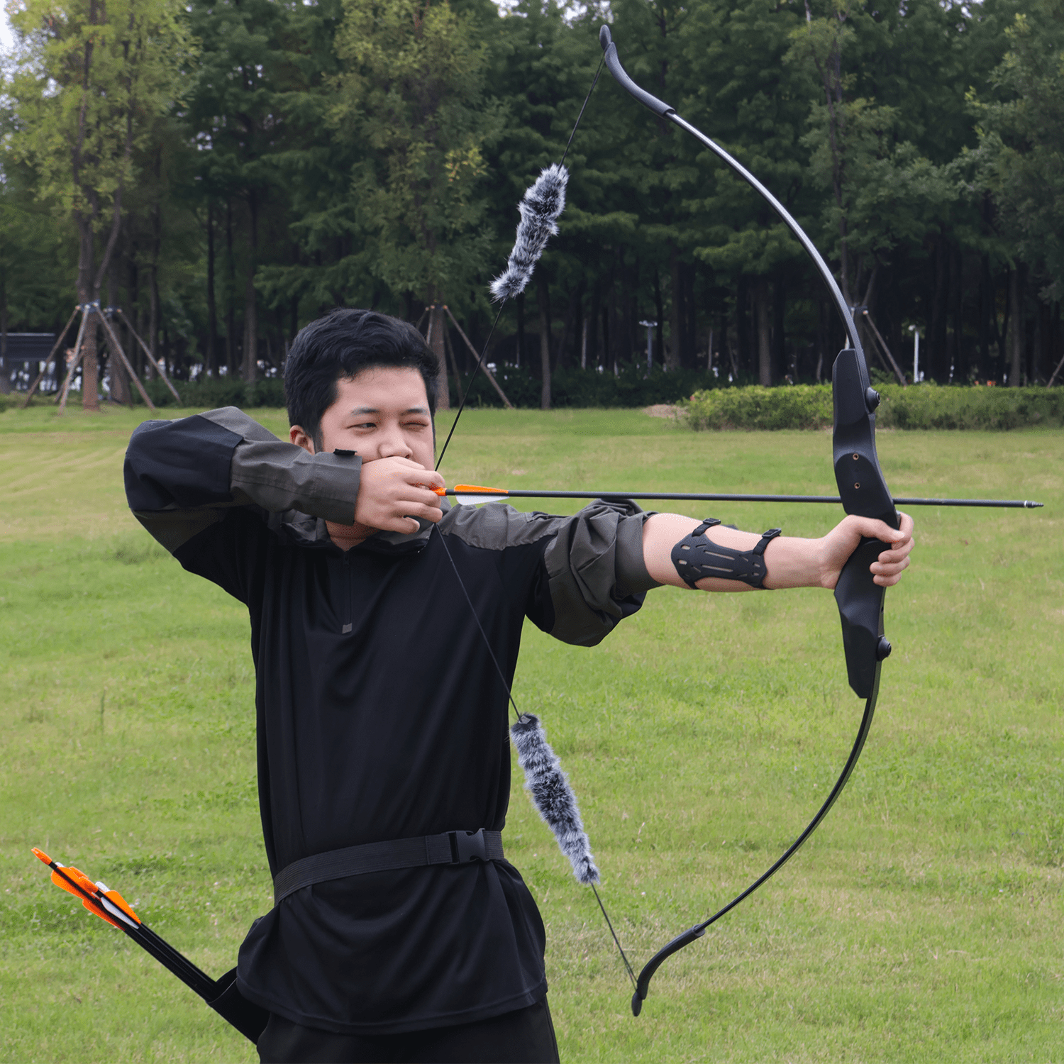 Clianle Reverse Archery Set, A Right-handed Archery Bow Suitable for Outdoor Shooting Practice, Hunting, and Archery Competitions for Adults, Beginners, and Teenagers