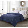 thumbnail image 4 of Blue Ridge Home Fashions Couette Réversible Bicolore en Microfibre, Alternative au Duvet, Toutes Saisons - Rembourrage en Polyester Hypoallergénique, Très Grand Lit, Bleu Marine - Bleu Lt., 4 of 4