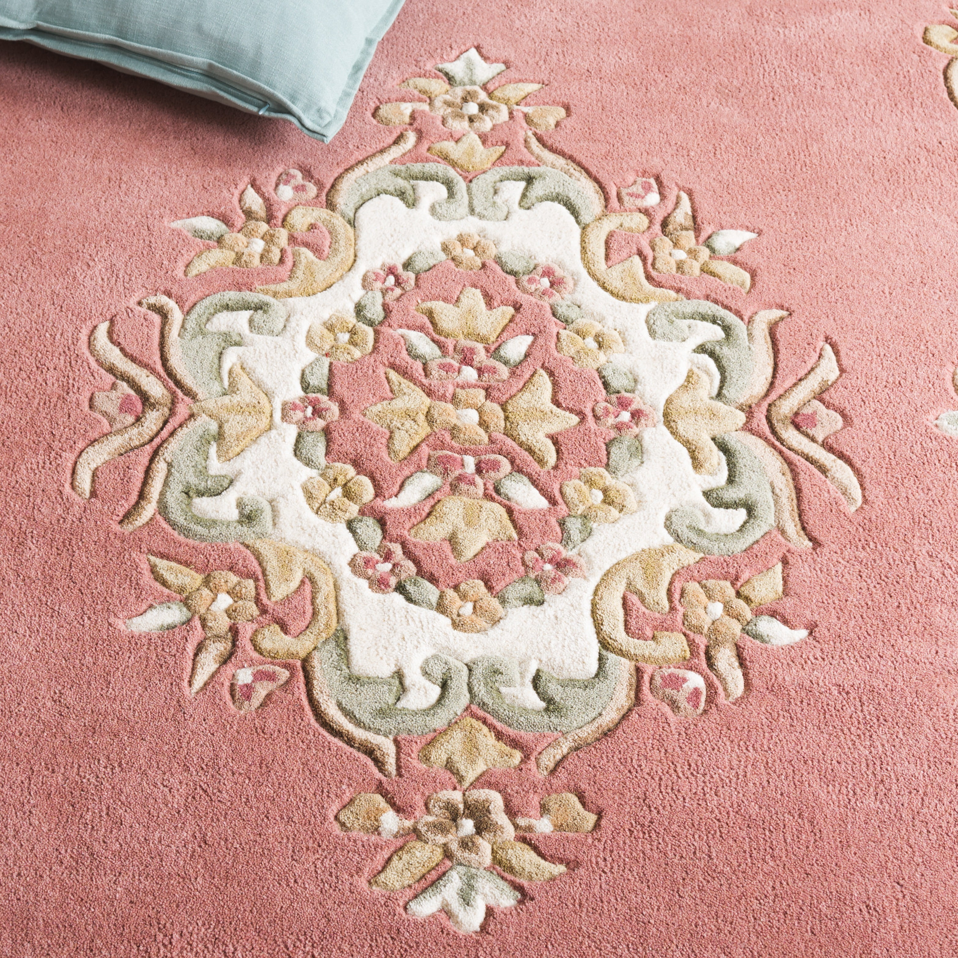 SAFAVIEH Aubusson Albus Medallion Area Rug, Pink/Ivory, 5' x 8'