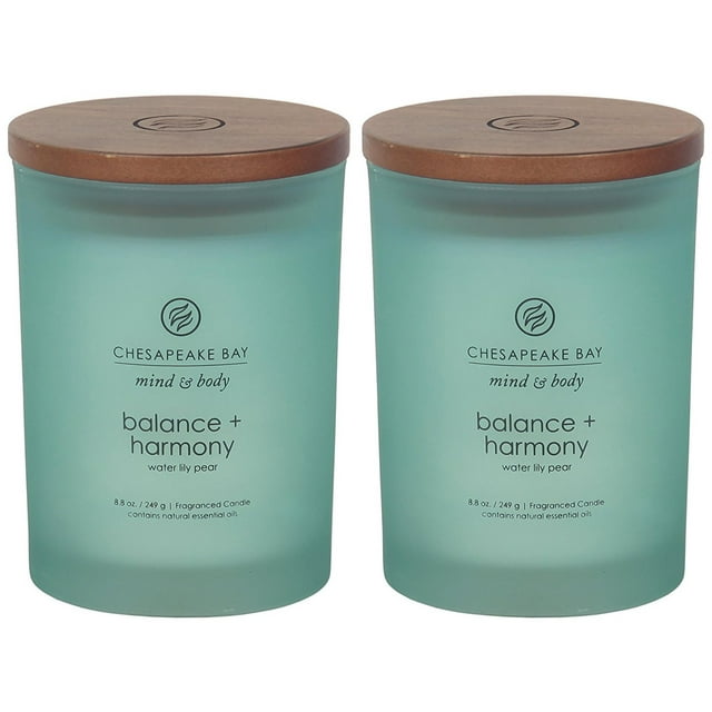 Velas aromáticas Chesapeake Bay Balance + Harmony, aroma a nenúfar y pera, tamaño mediano, cera de soja natural, 50 horas de combustión, paquete de 2