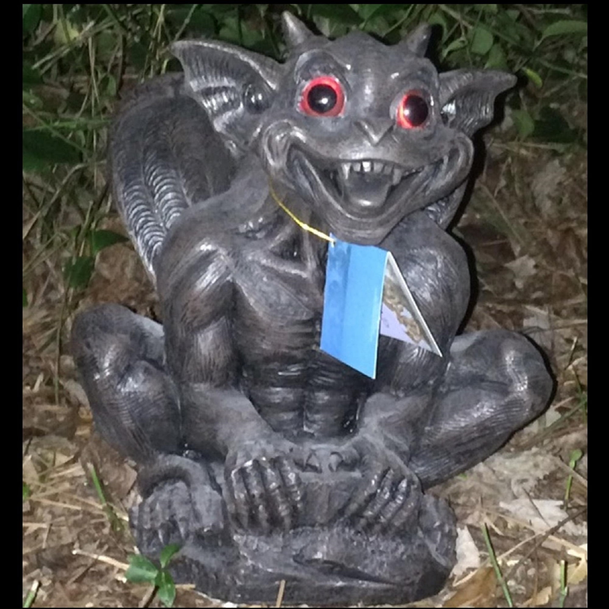 Gold Gargoyle Dog with red eyes ガーゴイルドッグ