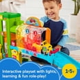 thumbnail image 2 of Fisher-Price Little People Juego de garaje de aprendizaje iluminado para niños pequeños con escenarios inteligentes, automóvil y rampa para juegos de simulación para niños a partir de 1 año, 2 of 5