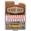 Greenlight Collectibles - The Hobby Shop Series 1 - 1975 Volkswagen Type 2 Bus w/ Backpacker