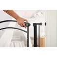 thumbnail image 4 of Puerta de seguridad para bebés Regalo Insight™, incluye puerta transparente, kit de extensión, kit de montaje a presión, copas de pared y kit de montaje, 4 of 5