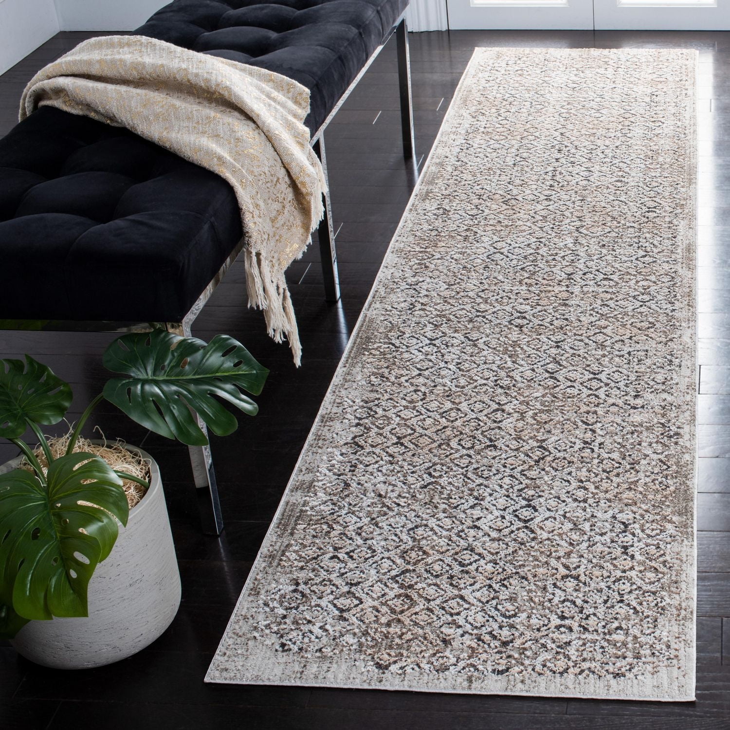 Safavieh Mayflower Hieren Geometric Area Rug