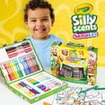 thumbnail image 2 of Set para colorear Crayola Silly Scents miniestuche artístico, 2 of 5