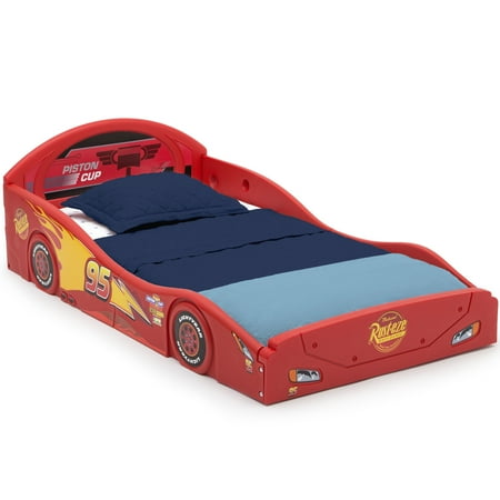 Disney Pixar Cars Lightning McQueen Plastic Sleep and Play Toddler Bed by Delta (Best Age For Toddler Bed)