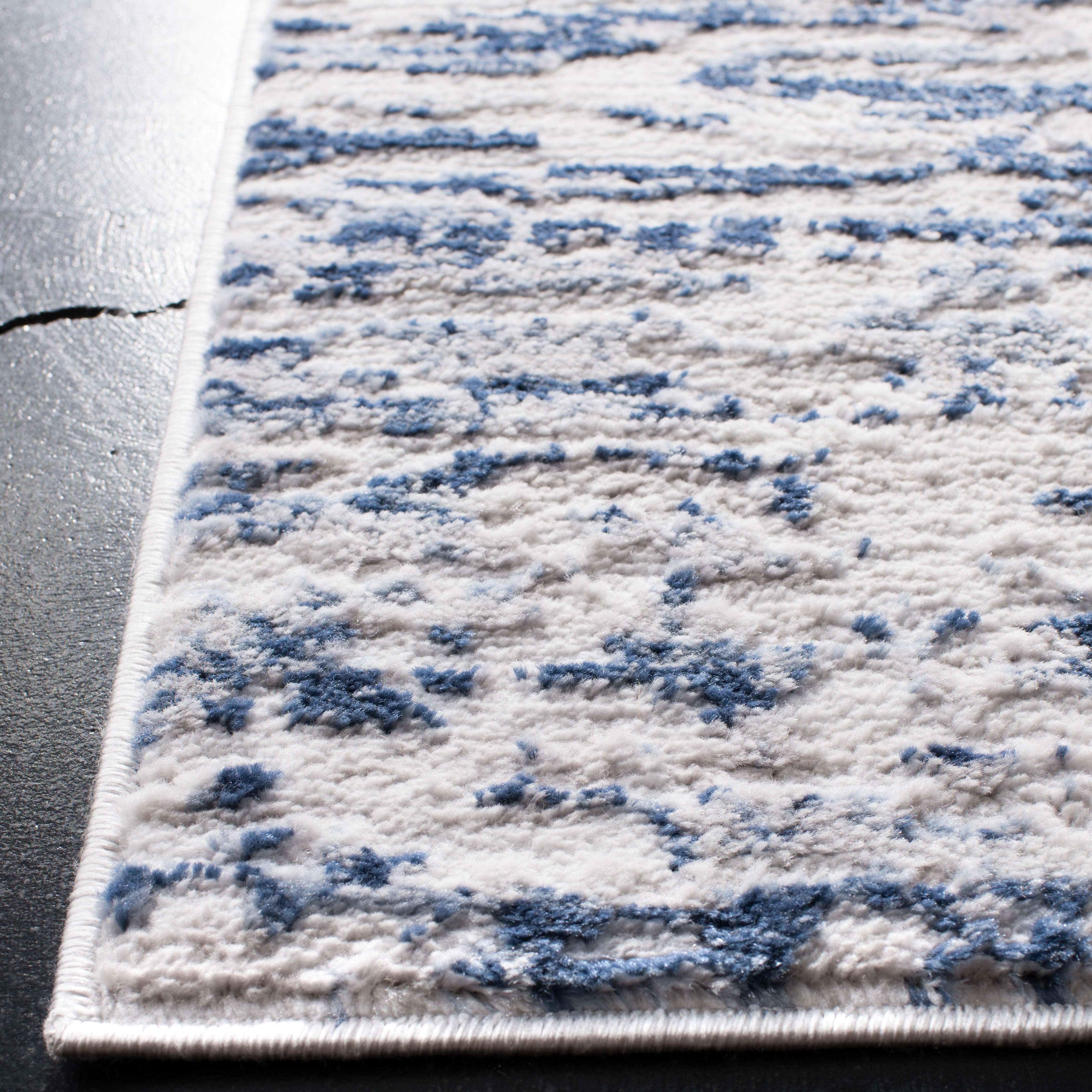 SAFAVIEH Amelia Lester Abstract Area Rug, Gray/Navy, 8' x 8' Square