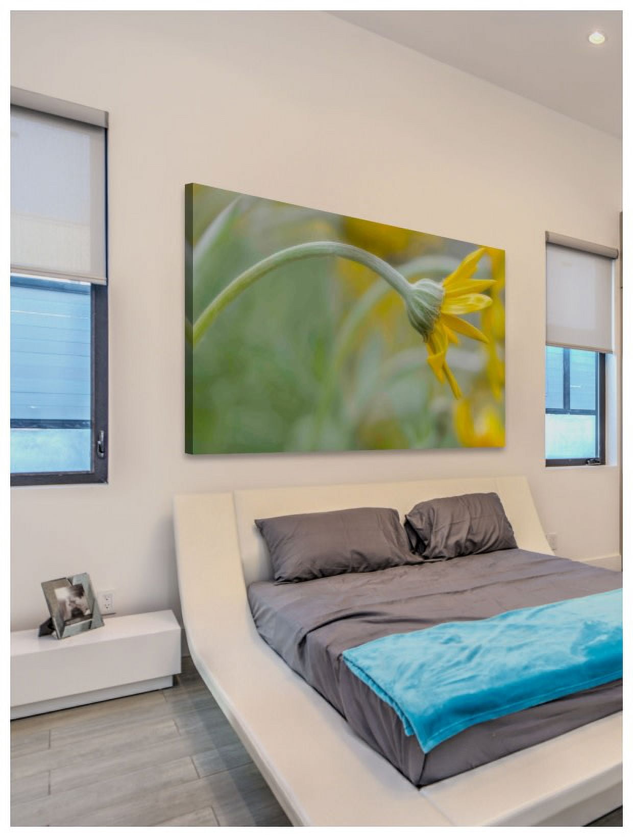 Marmont Hill "Bending Daisy" Painting Print on Canvas