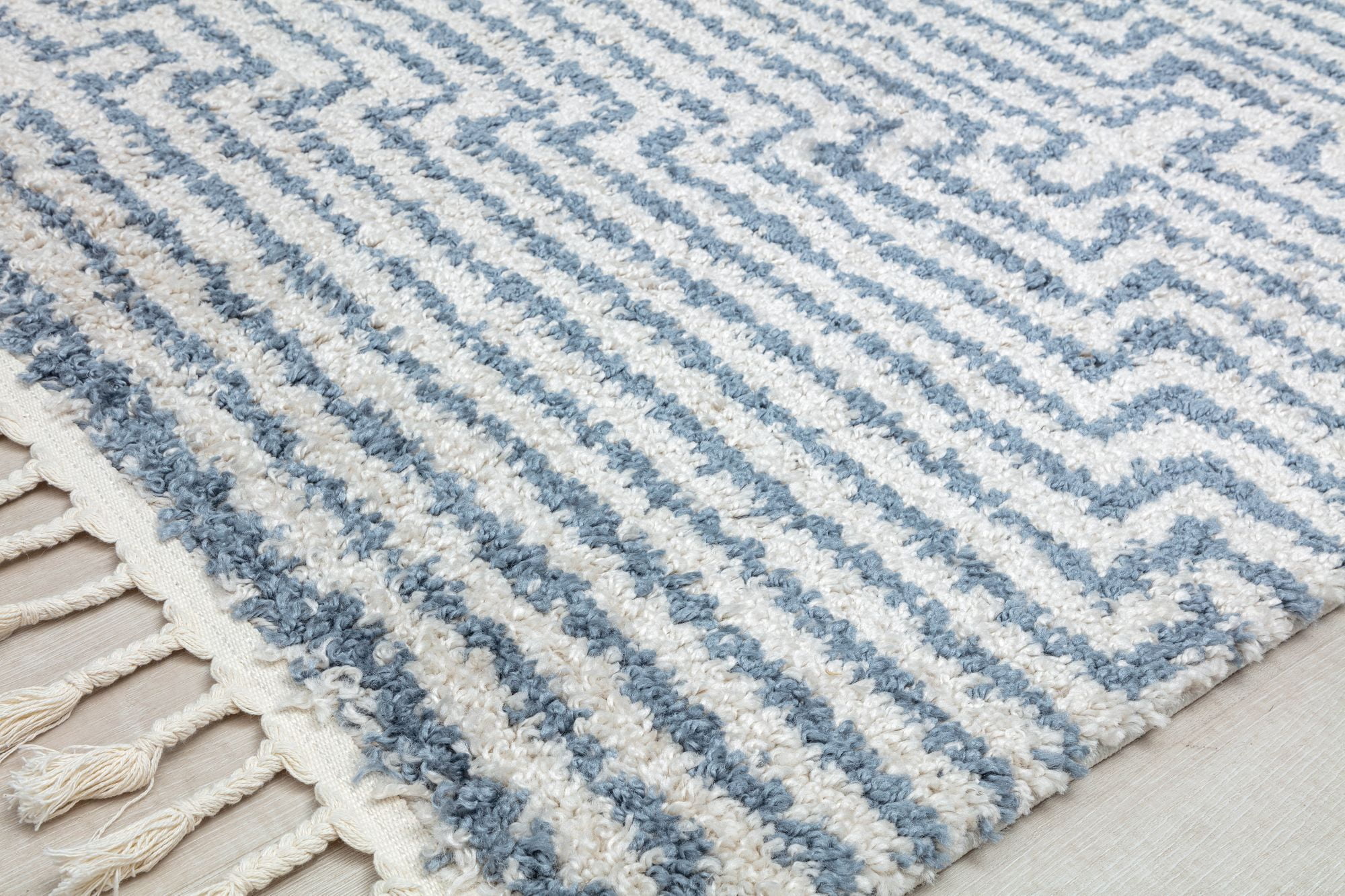 Rugs America BT20B Slowburn Stripe/Diamond Modern White Area Rug, 2'6" x 8'