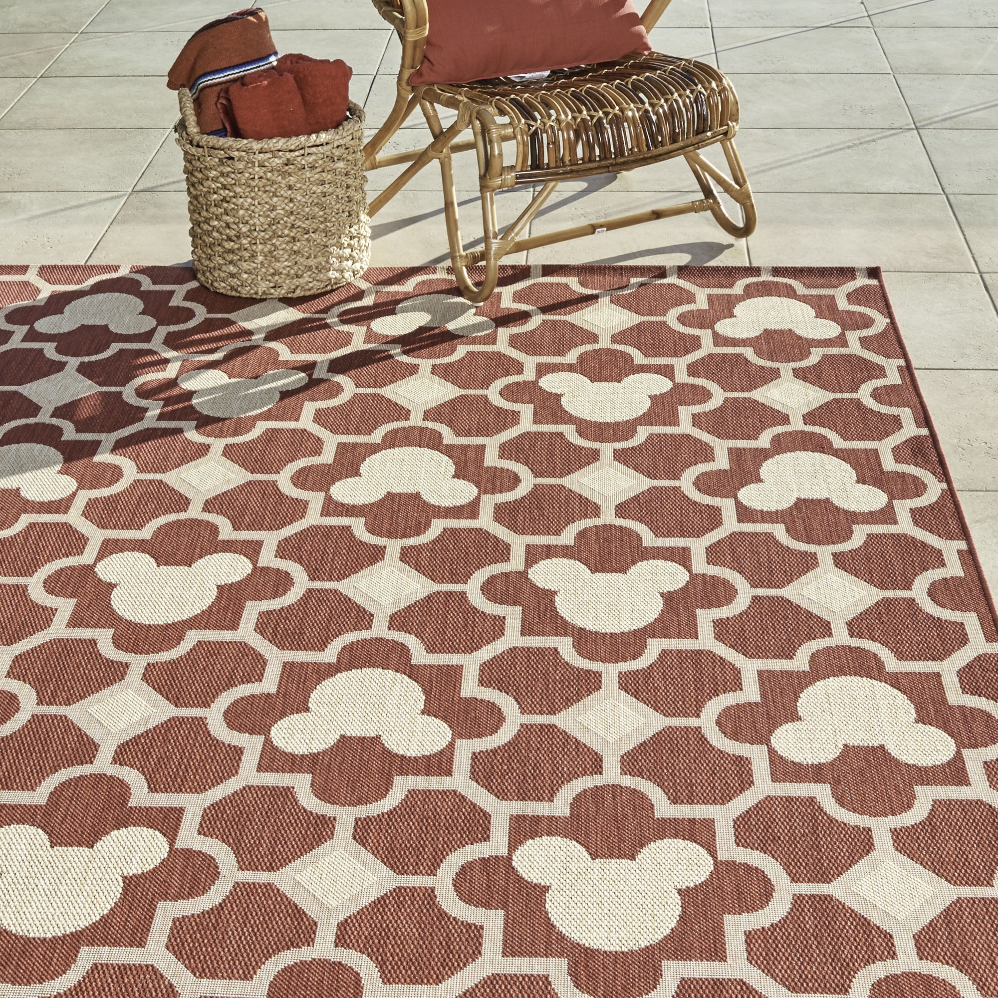 Disney Outdoor Mickey Trellis Modern/ Contemporary Geometric Red Area Rug, 8x10