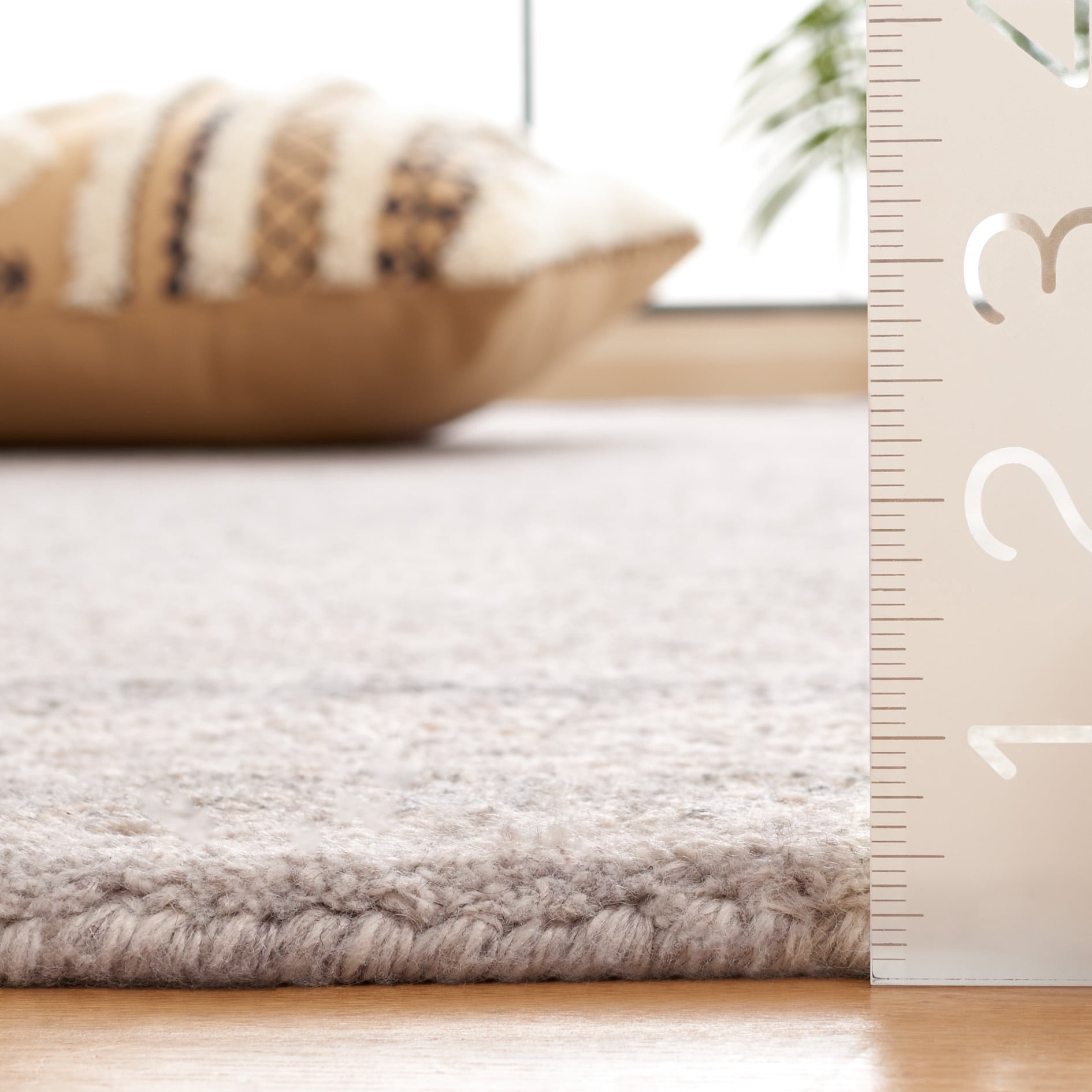 SAFAVIEH Abstract Camillo Tribal Area Rug, Gray/Beige, 4' x 6'