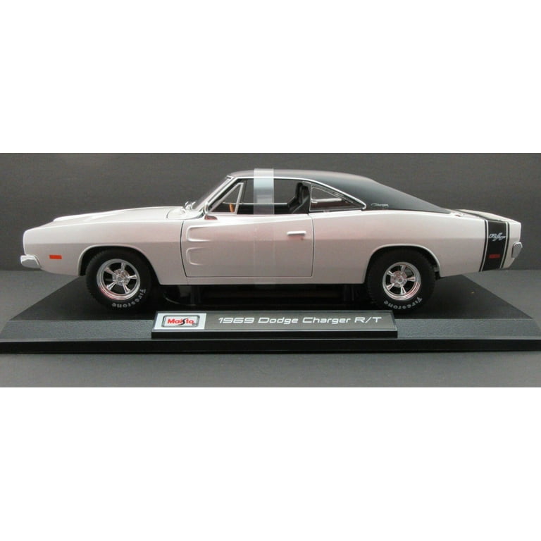 1969 Dodge Charger R/T Pearl White 1:18 Metal Die Cast Maisto