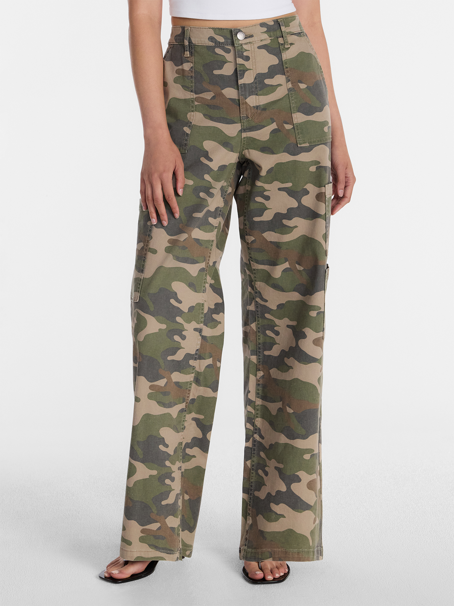 No Boundaries Women's Wide-Leg Cargo Pants photo 1