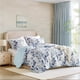 thumbnail image 2 of Regency Heights Juego de Edredón Floral Reversible de Seersucker Tamaño Matrimonial O Queen, Juego de Cama de 3 Piezas con Flores Botánicas Ligeras en Azul Marino y Azul Marino con Fundas de Almohada, 2 of 10