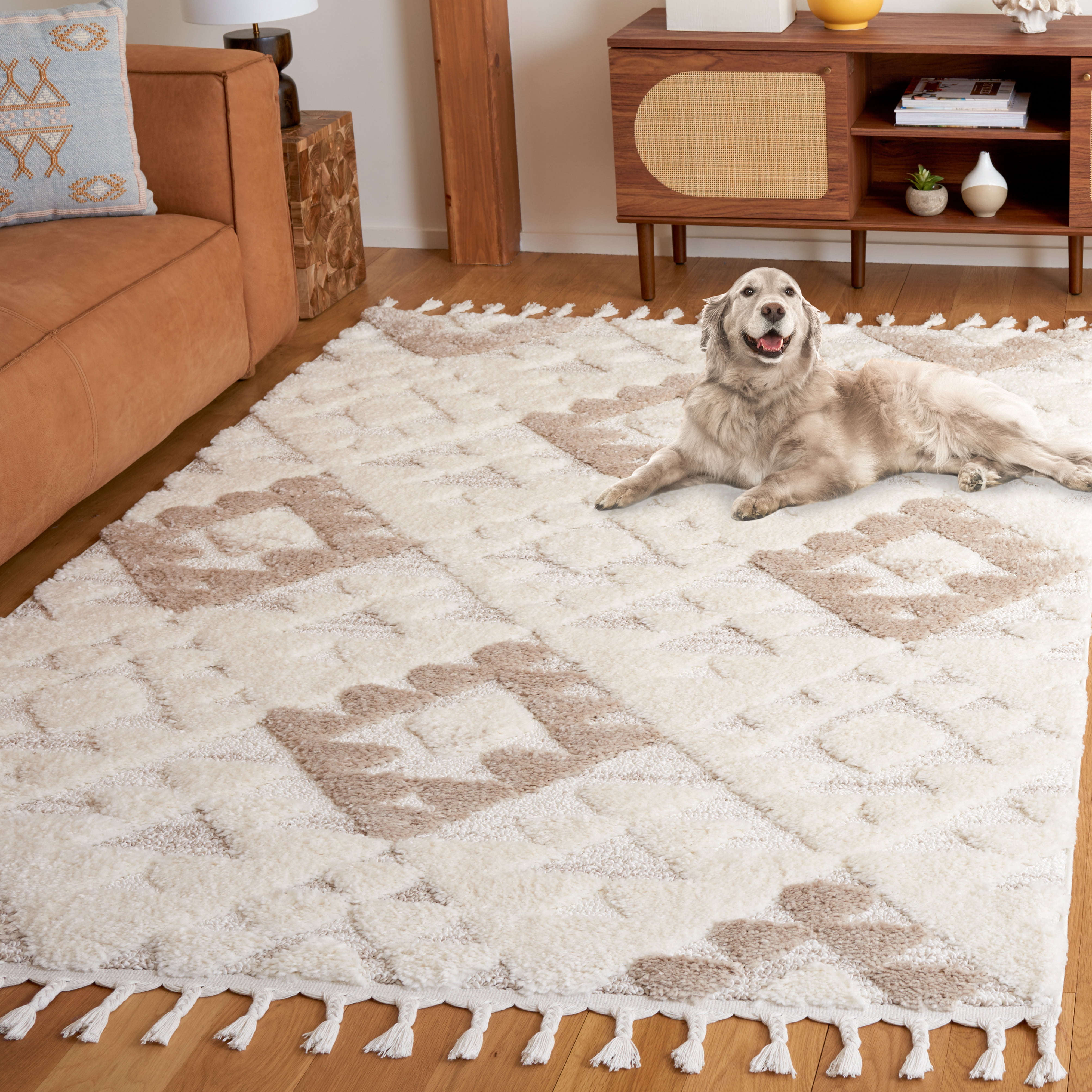 SAFAVIEH Moroccan Tassel Larry Geometric Shag Area Rug, Ivory/Beige, 6'7" x 9'2"
