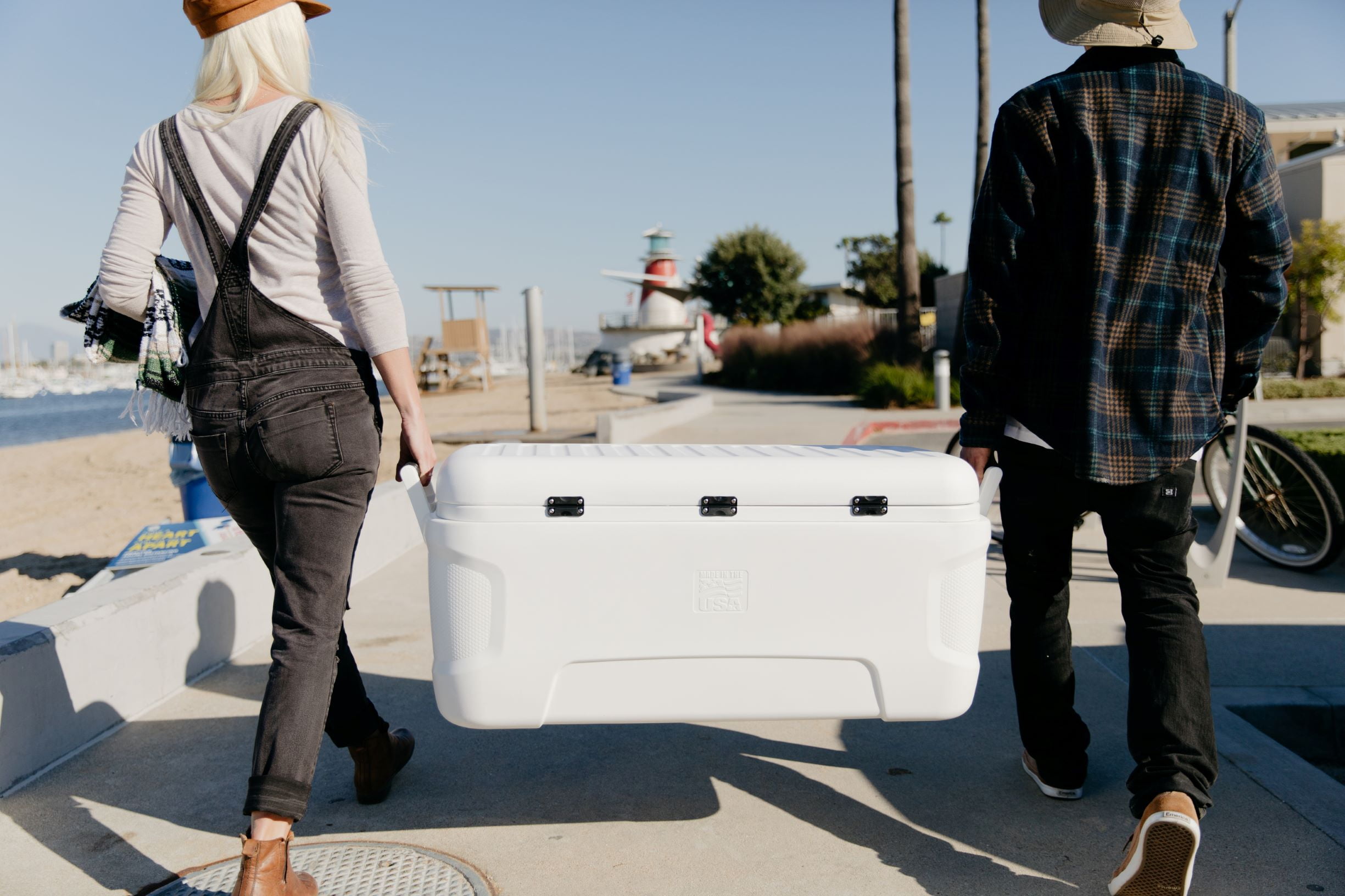 Igloo 120 qt. 5-Day Marine Ice Chest Cooler, White