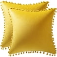 thumbnail image 2 of Fundas de almohada para sofá 45 * 45 cm Amarillo: Paquete de 2 fundas de almohada cuadradas de terciopelo con pompones suaves y acogedores para decoración del hogar de granja, 2 of 5