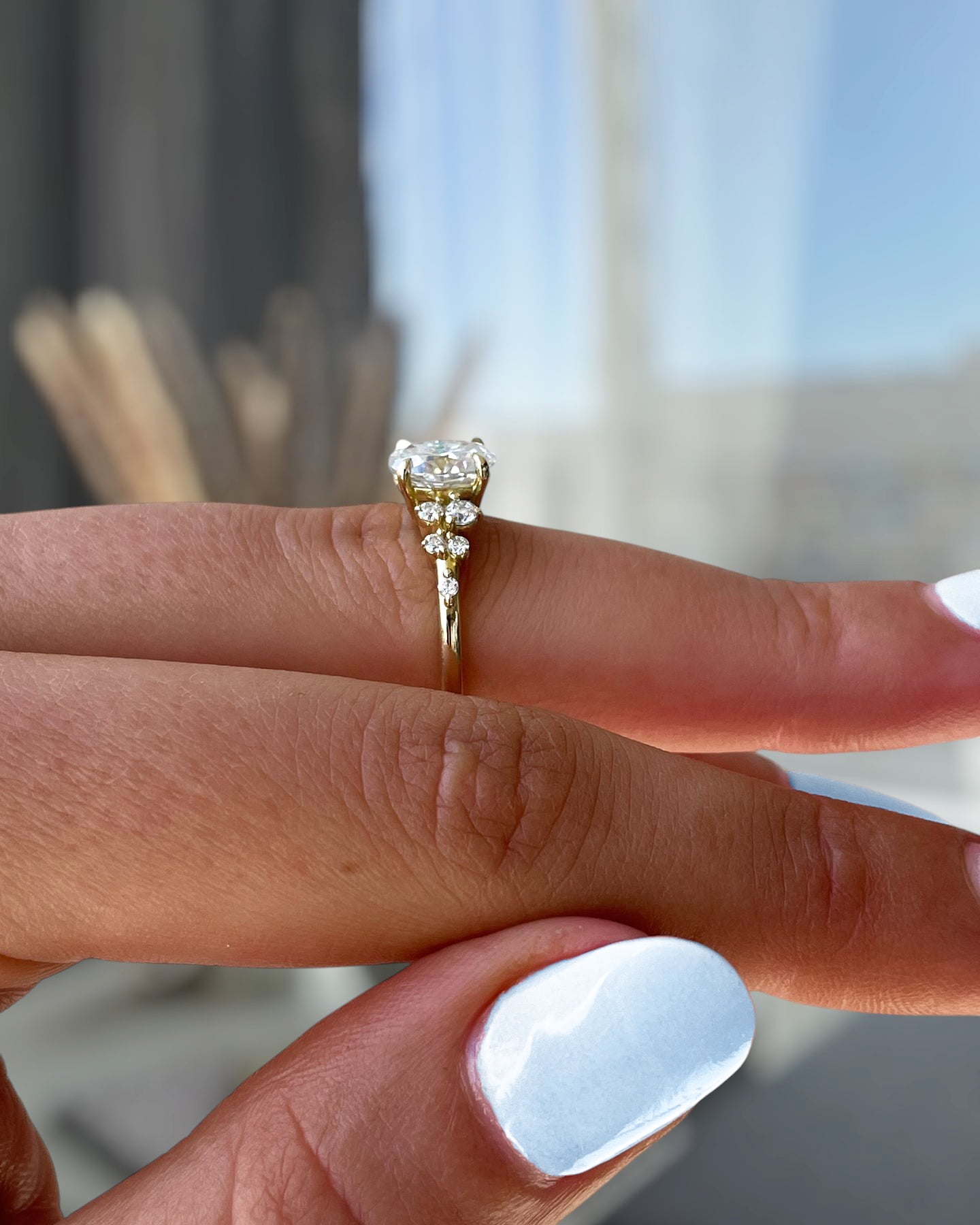 ESTE ORIGIN 1.25ct Oval Moissanite Engagement Ring with Accent Stones – 18K Yellow Gold Promise Ring for Women, US 6.5.