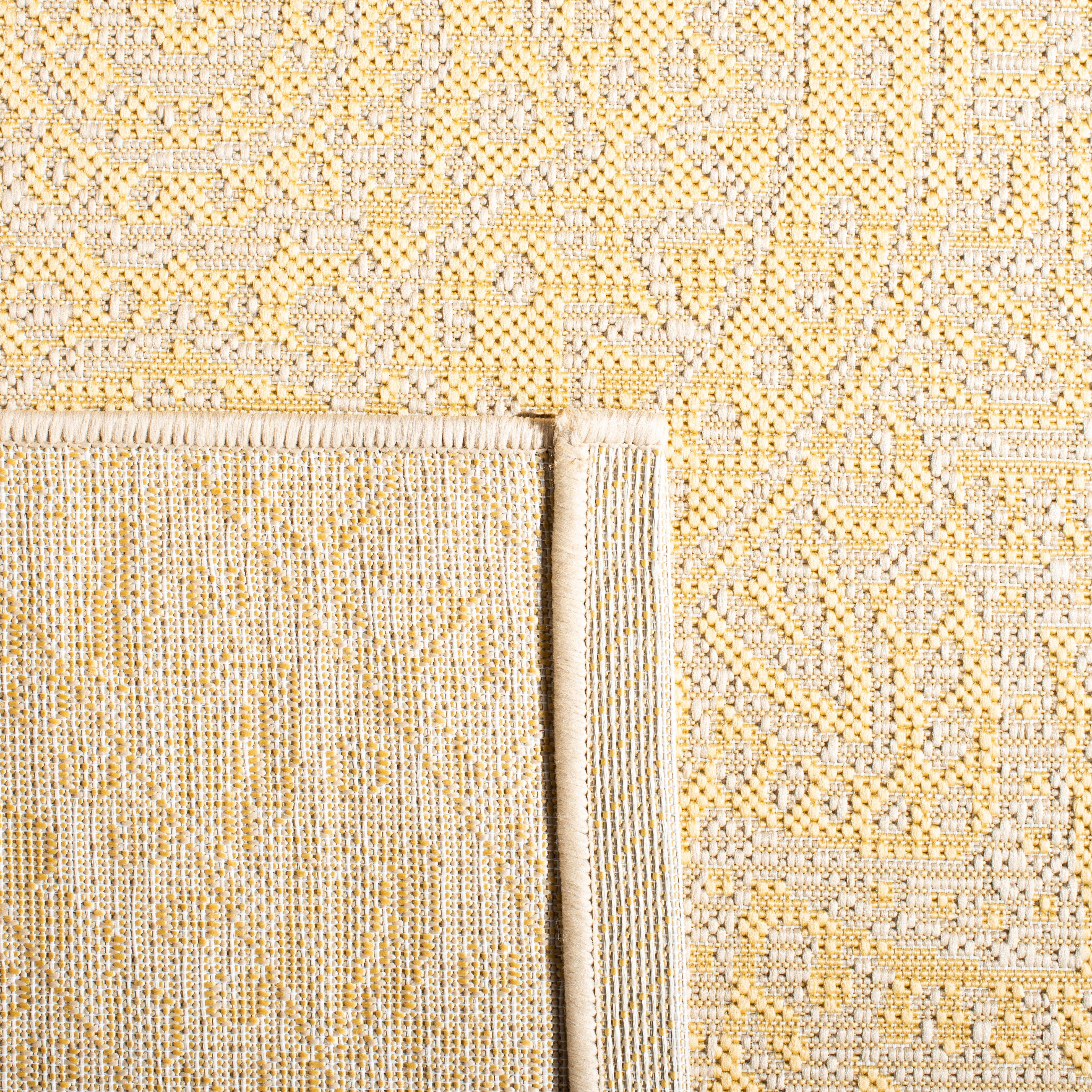 Safavieh Courtyard Gracelyn Medallion Indoor/Outdoor Area Rug, Beige/Gold, 4' x 5'7"