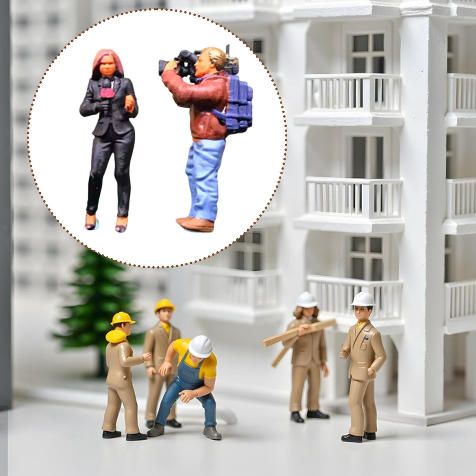 2 Pieces 1:64 Scale Miniature People Reporter Figures Realistic Resin for DIY Projects and Scene Decor