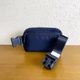 thumbnail image 3 of Riñonera deportiva con logotipo de Metal para Yoga, bolsa portátil para correr al aire libre, paquete Unisex, bandolera de Fitness, cartera de moda, bolsa de pecho con cremallera, regalo, 3 of 5