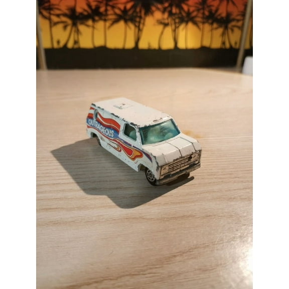 Yatming 1981 Universal Studios #1501 Hong Kong 1:64 Die Cast Ford Econoline Van