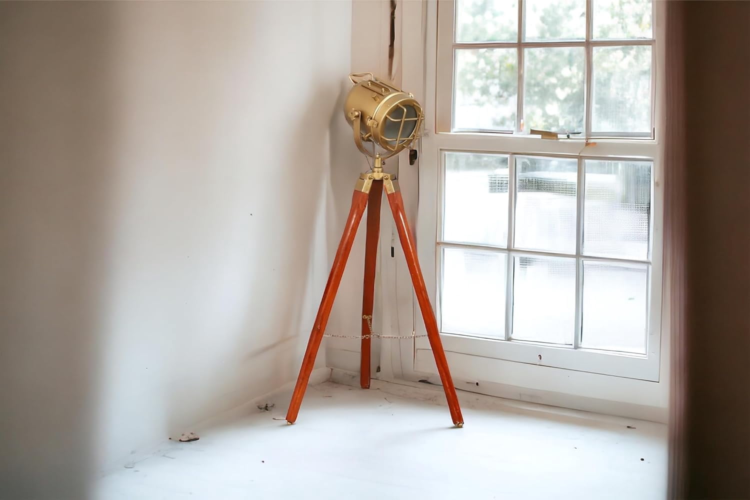 Antique Brass Nautical Searchlight Floor Lamp with Wooden Tripod Stand – Adjustable Height Metal Spotlight for Living Room, Bedroom, Office & Home Décor