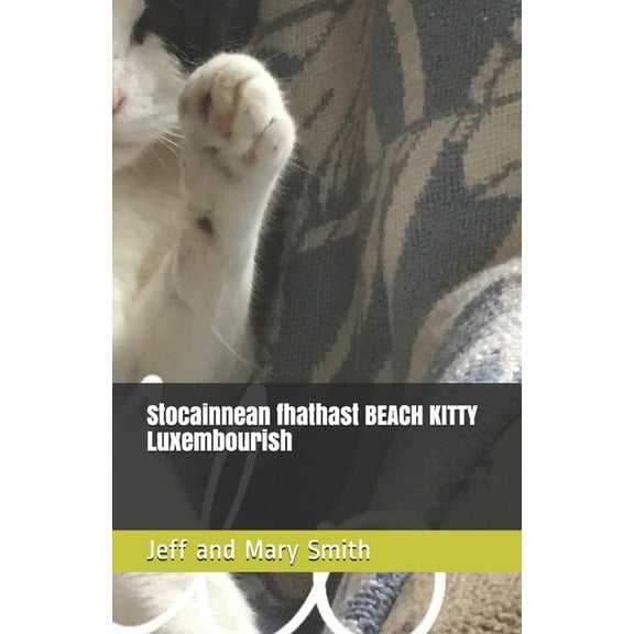Socks and Friends: Stocainnean fhathast BEACH KITTY Luxembourish (Series #2) (Paperback)