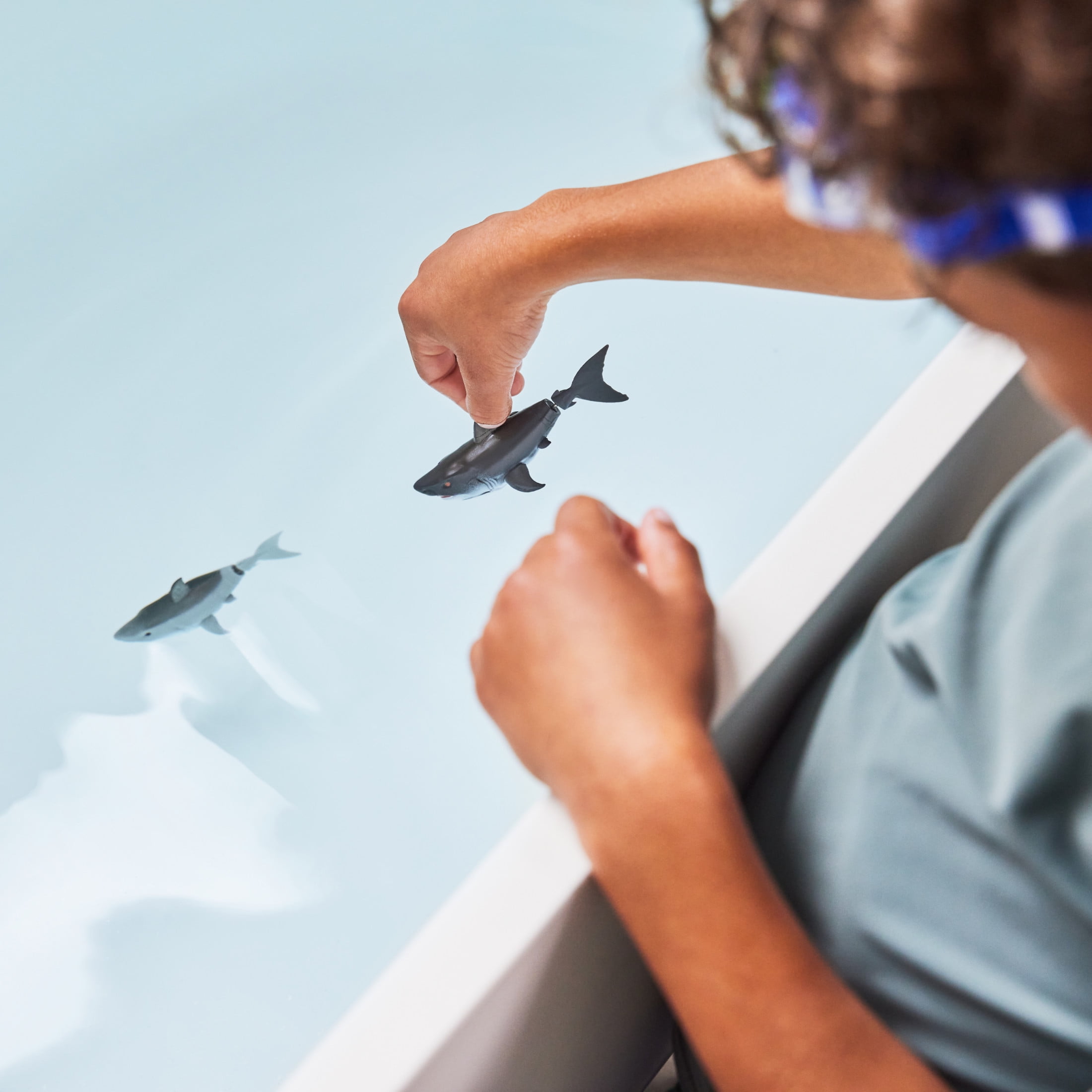 Robo Alive Water Activated Shark Robotic Bath Toy (Blue),for Kids, Tweens & Teens by ZURU