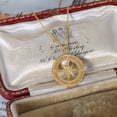 thumbnail image 3 of Collar retro de la suerte europeo y americano con diseño de nicho, joyería con sentido del sentido, colgante de acero de titanio y oro de 18 quilates con montura de ocho estrellas para mujer, 3 of 6