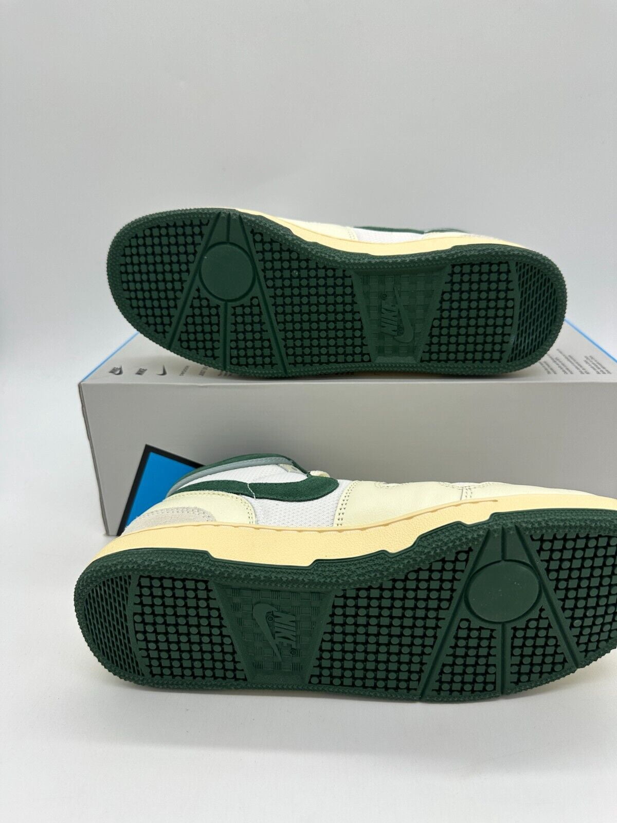 Nike Attack Men's Size 6.5 Women's Size 8 Cream Athletic Shoes FZ2097 100