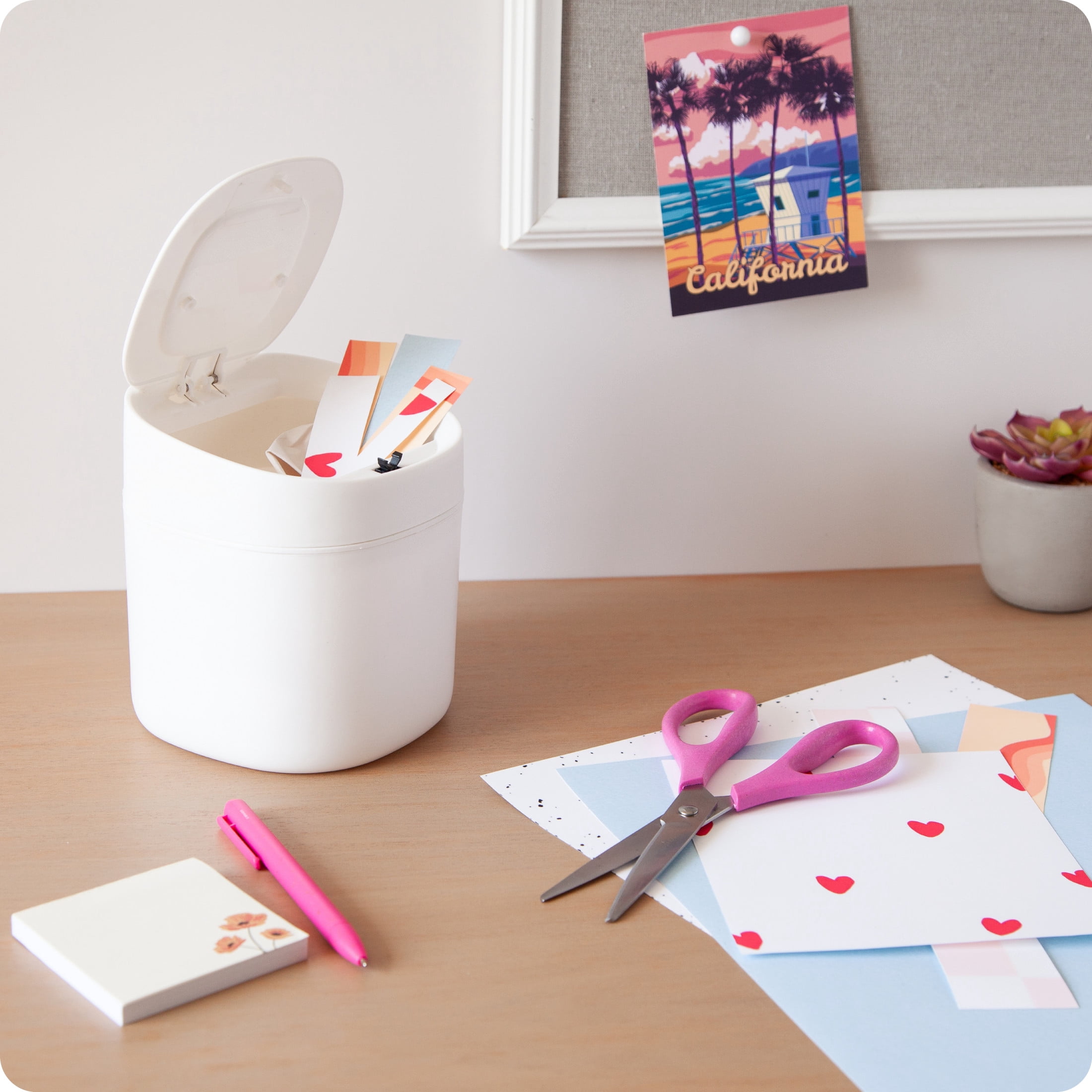 U&nbsp;Brands&nbsp;Desktop Mini Trash Can, Wastebasket, Indoor, Office,&nbsp;5.9 x 5.3 x 5.3 in., White, 1 Each
