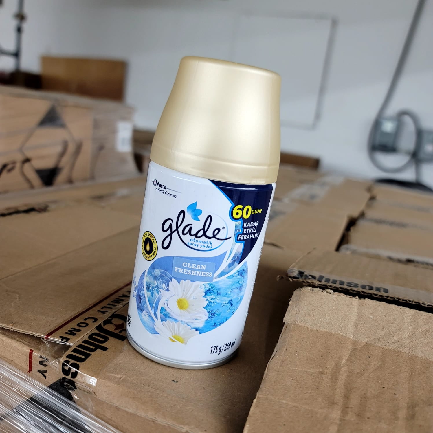 Glade Automatic Air Freshener Spray Review (and Does It Work With Air