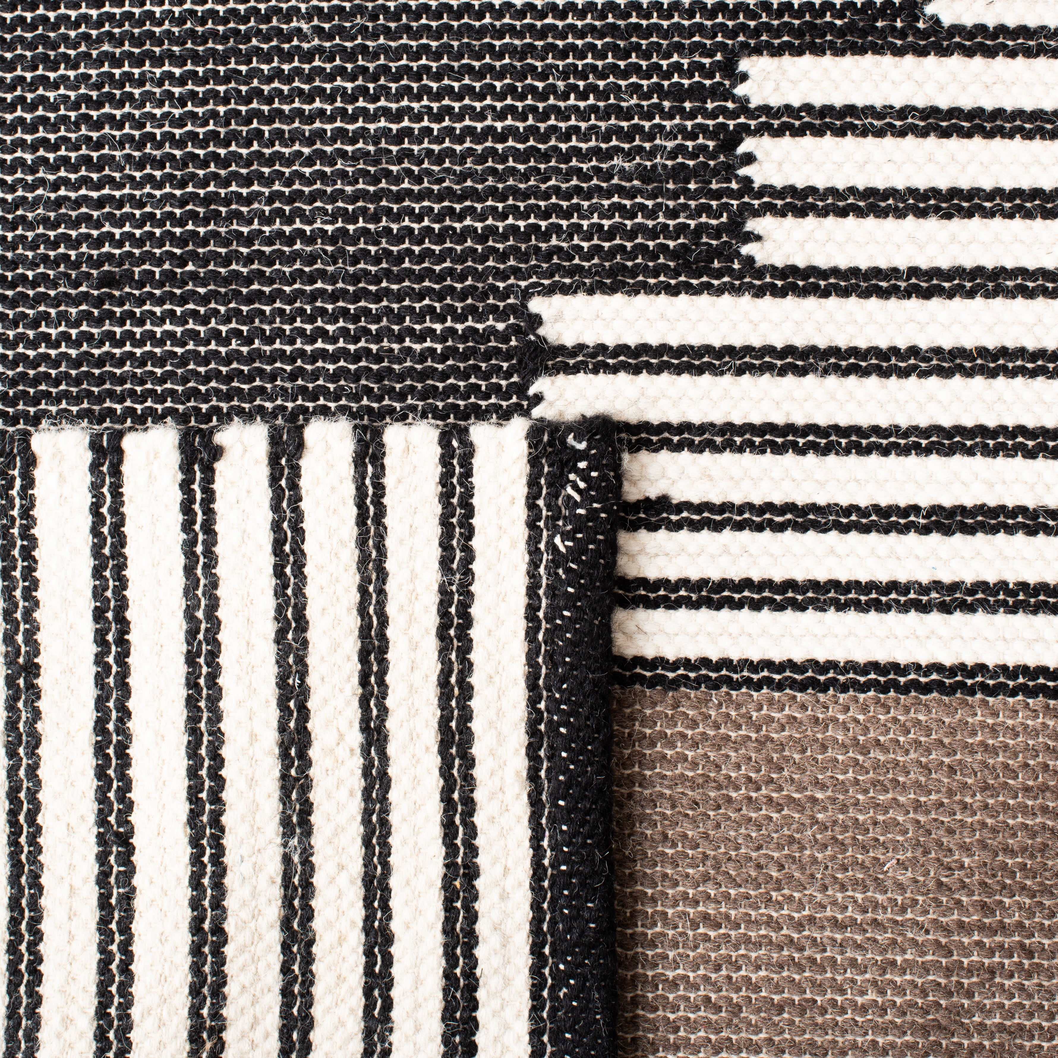 SAFAVIEH Kenya Comhgham Geometric Runner Rug, Black/Ivory, 2'3" x 18'