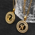 thumbnail image 3 of Collar con colgante redondo Yashi 26 letras AZ color dorado, 3 of 5