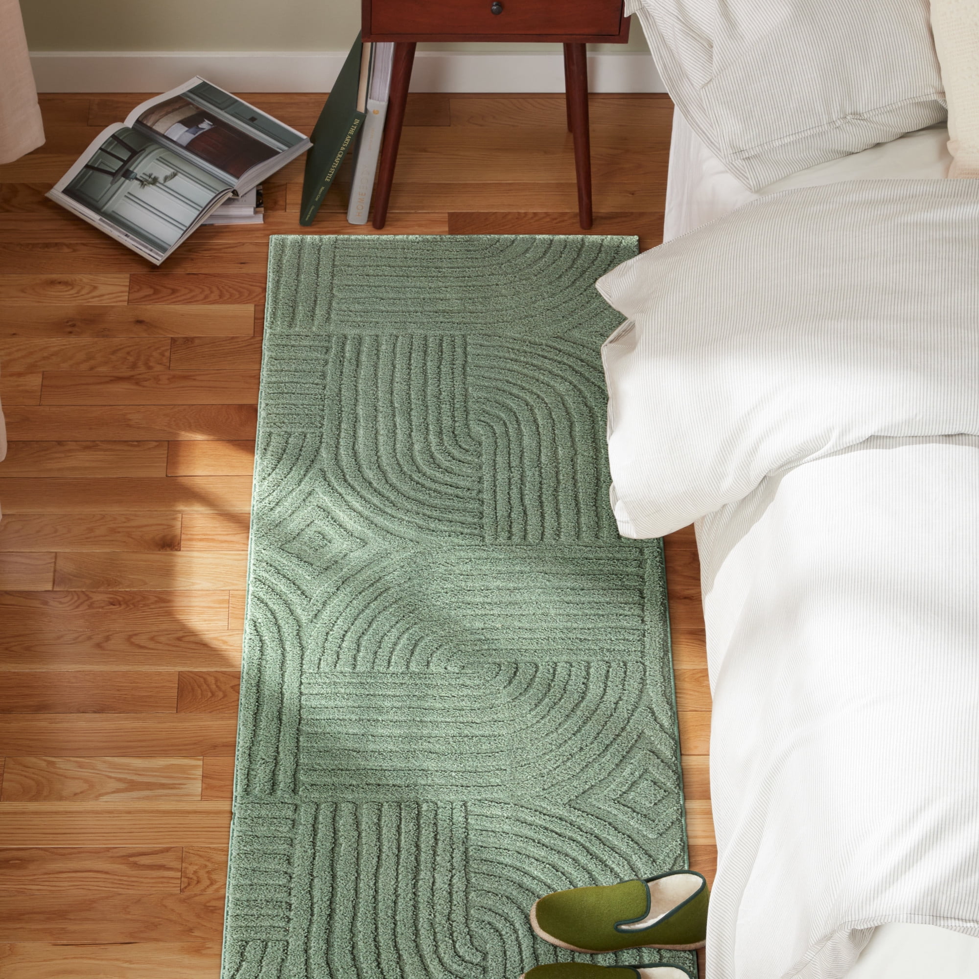 TOWN & COUNTRY EVERYDAY Stone Geo Curve Soft Felt Everwash®, Machine Washable Area Rug with Non-Slip Backing, Geometric Rug, Sage Green, 1'7"x7'2"