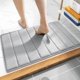 thumbnail image 5 of style 2 Alfombra de baño de espuma viscoelástica para baño, alfombra de baño antideslizante, terciopelo grueso, suave y cómodo, absorbe el agua, estilo gris 1, 5 of 5