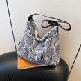 thumbnail image 2 of Bolso de tela coreano, novedad de otoño 2025, bolso bandolera de lona de gran capacidad, de gran valor, con correa ancha a cuadros y un solo hombro., 2 of 5