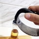 thumbnail image 4 of Prensa de ajo de acero inoxidable | Triturador de ajo manual ergonómico | Herramienta de cocina portátil y fácil de limpiar para triturar ajo y jengibre | Aparato de cocina duradero para cocinar en, 4 of 6