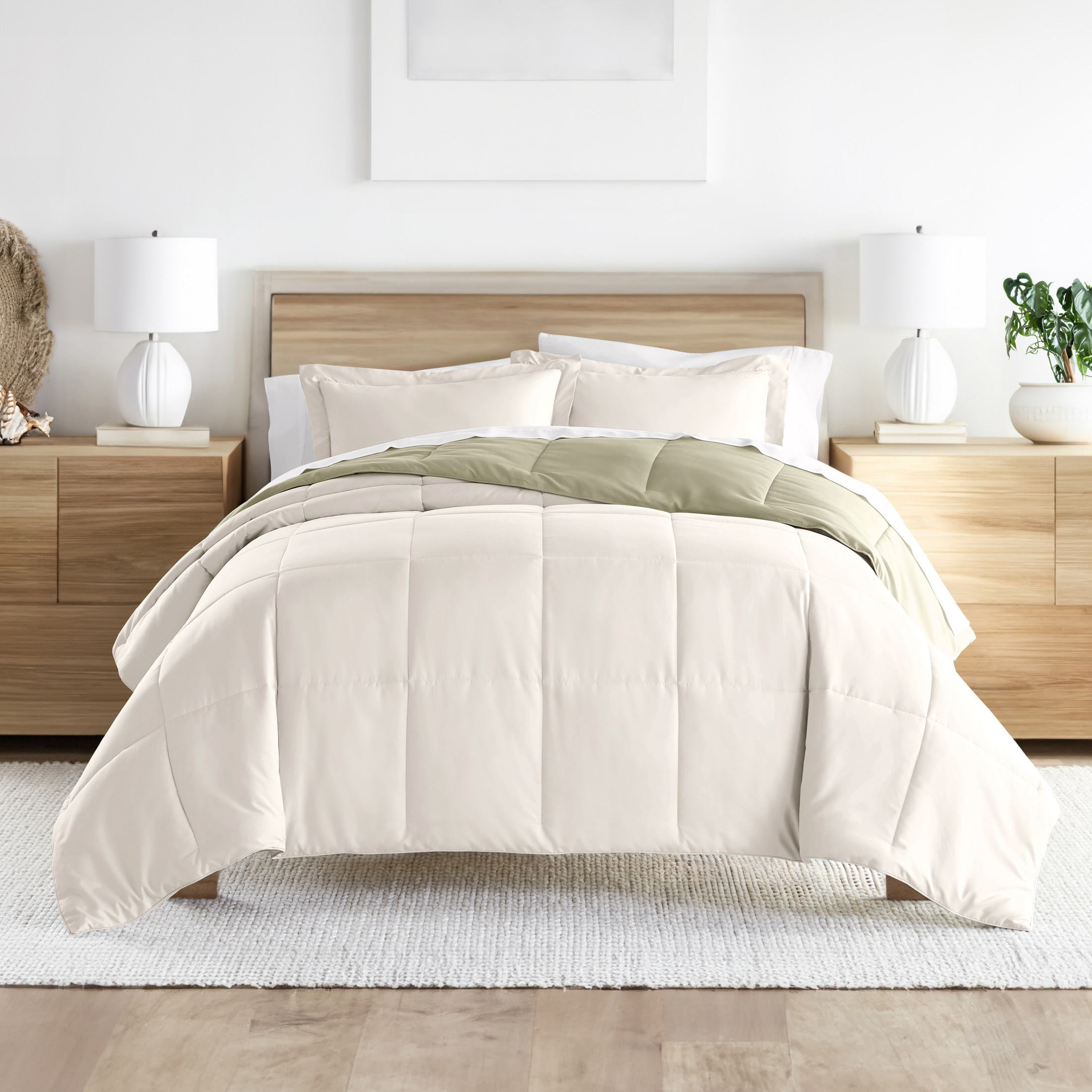 Noble Linens Soft 3-Piece Sage & Ivory Reversible All Season Lightweight Down Alternative Comforter Set, Full/Queen